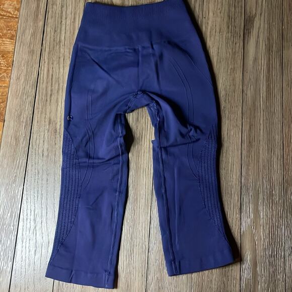 Lululemon Ebb to Street crop pant Navy size 2 - Picture 2 of 5
